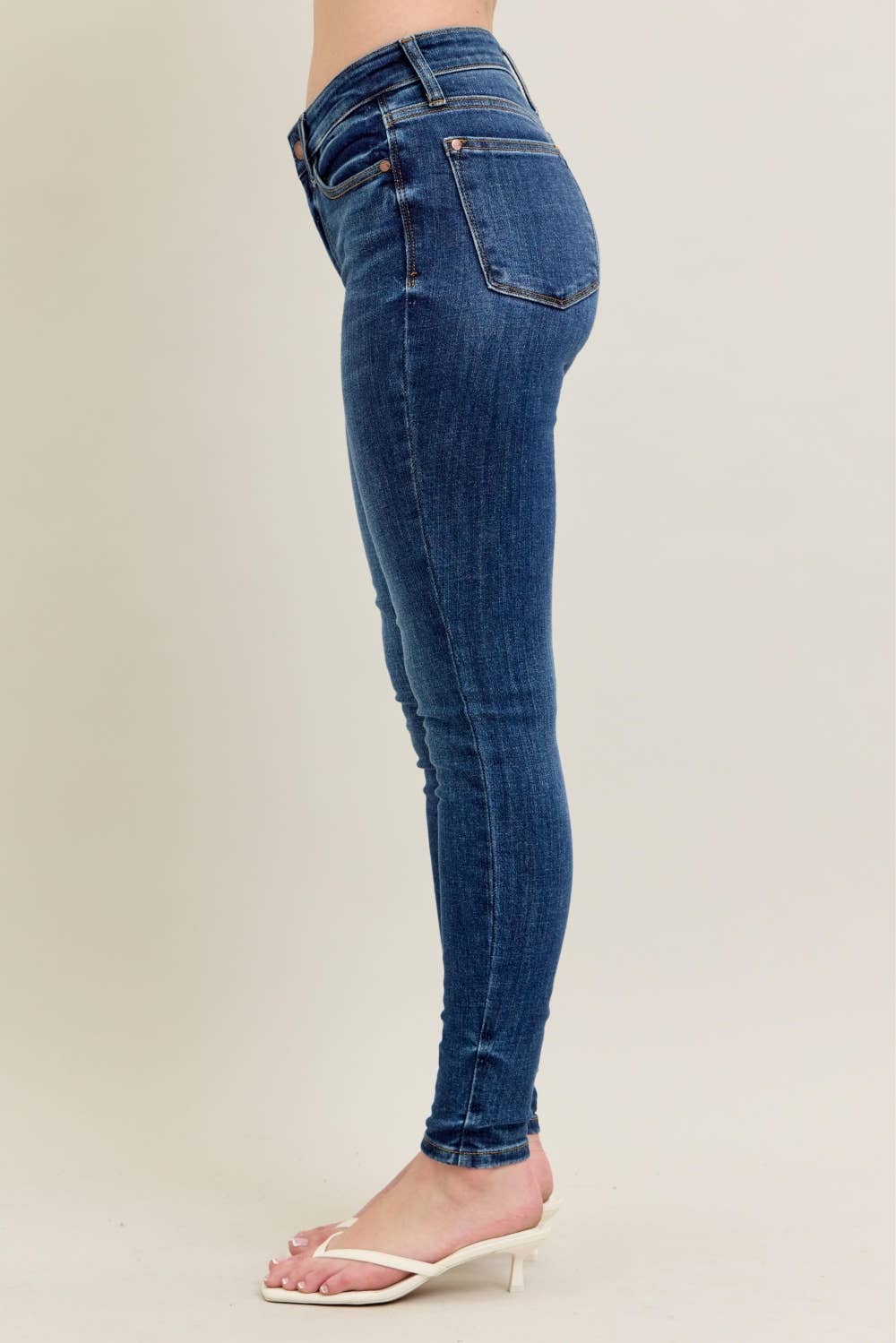 CORE MID-RISE SKINNY W/ HANDSANDING
