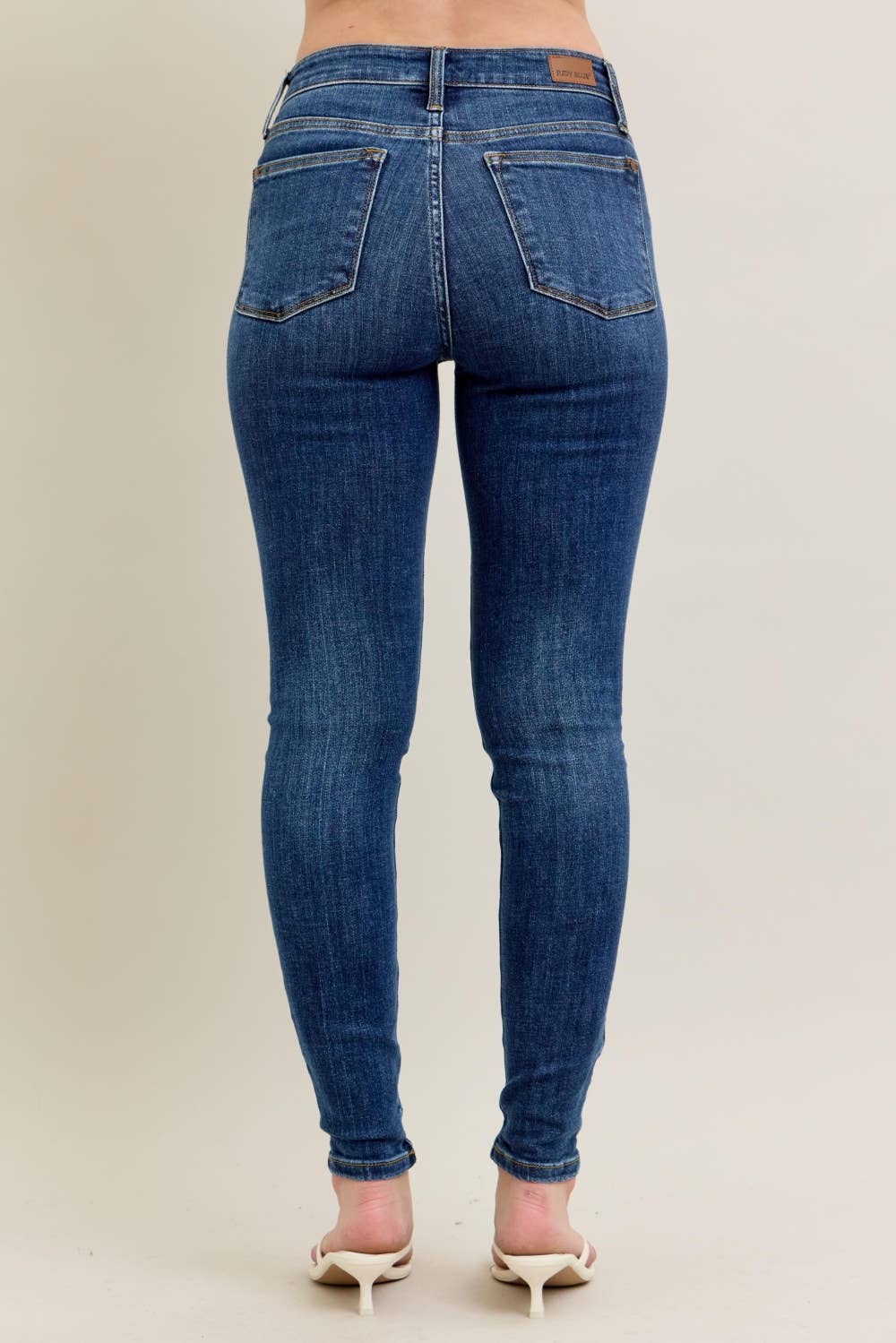 CORE MID-RISE SKINNY W/ HANDSANDING